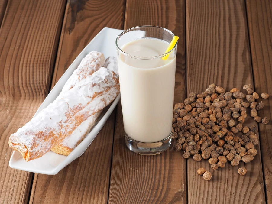 Fartons with horchata in Gandía