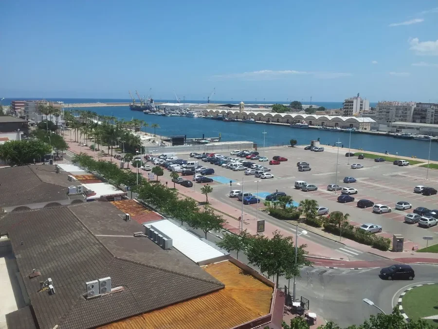 Parking at Gandía Beach: Free and Paid Options