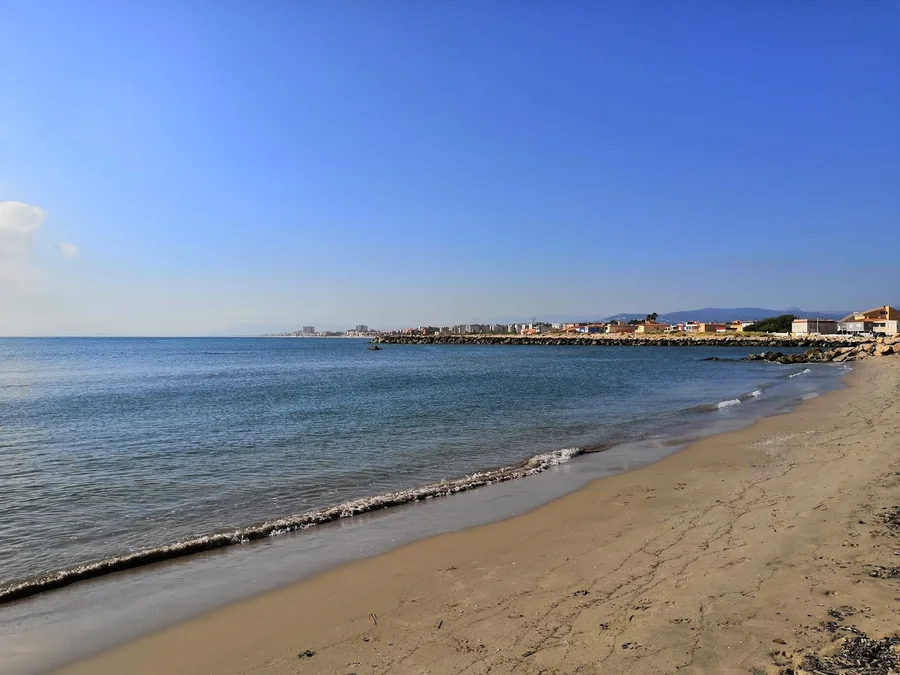 Venecia Beach in Gandía: Small and Peaceful