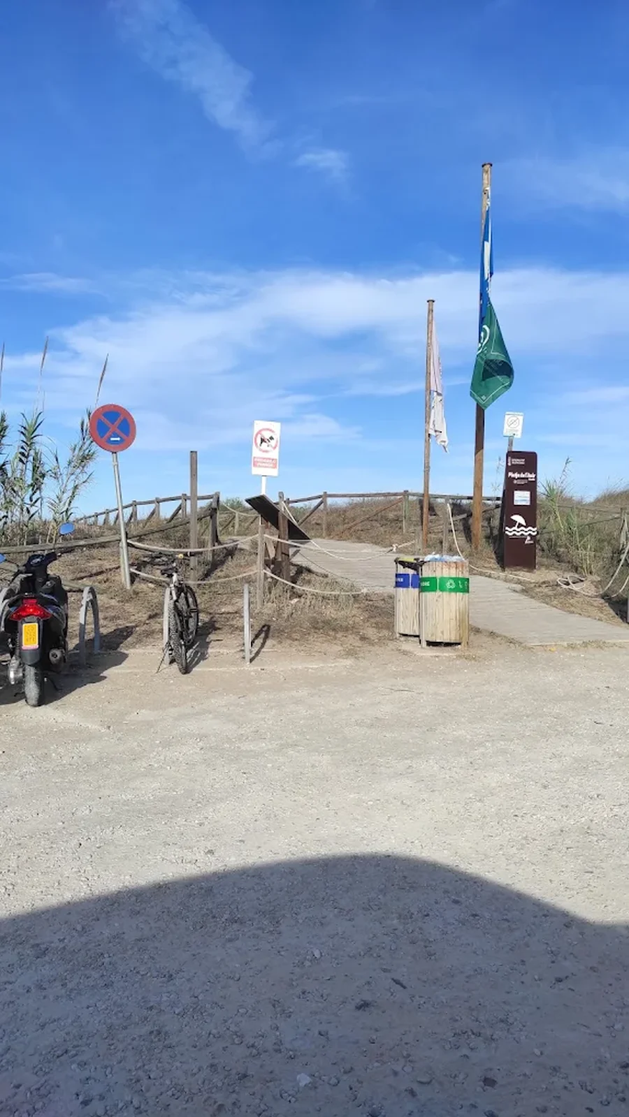 access to L'Auir Beach