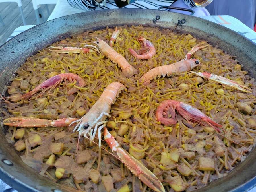 Fideuà at Buda Beach