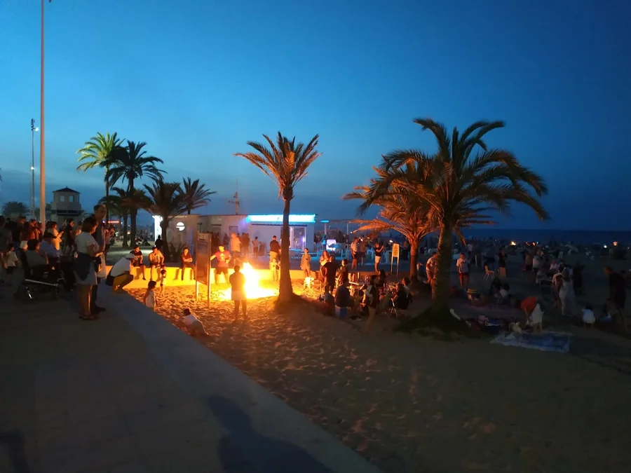 Gandía seafront promenade at night