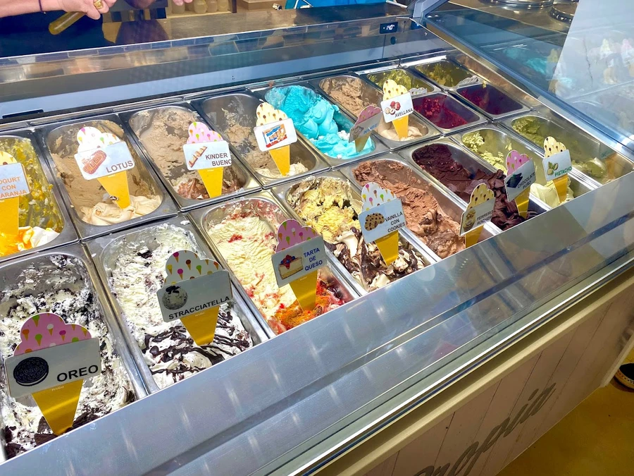 Emi Ice Cream Shop Kinder Bueno flavor