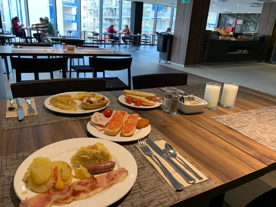 Senator hotel breakfast