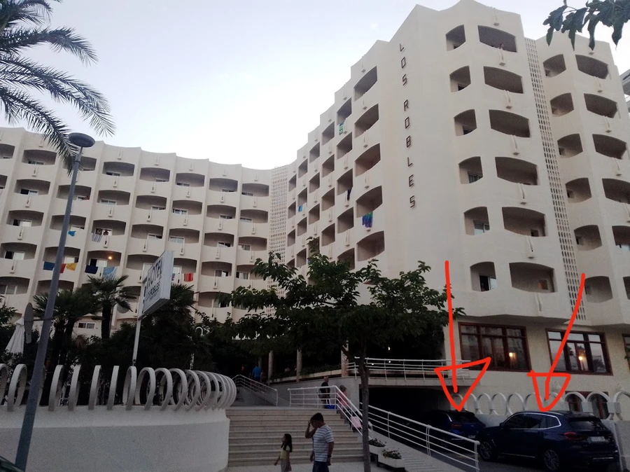 Hotel Los Robles parking in Gandia