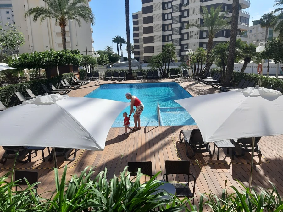 Hotel Los Robles pool